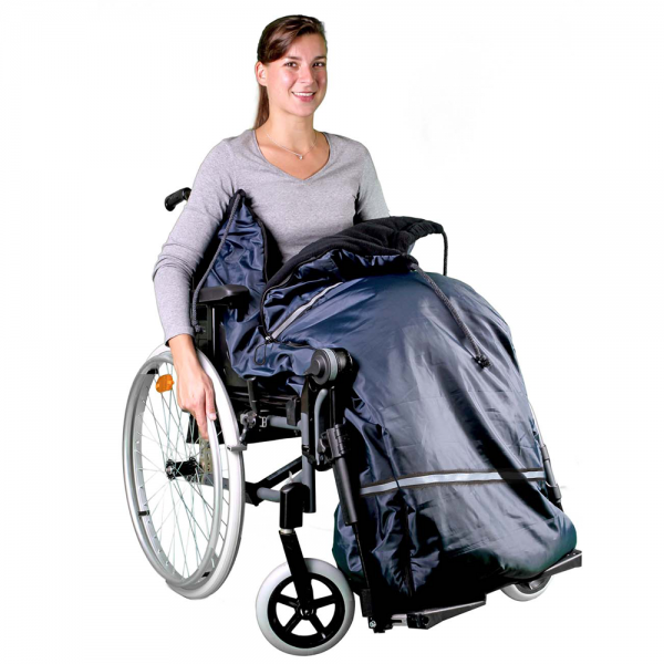 junge Rollstuhlfahrerin